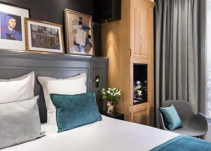 Hotel Ducs De Bourgogne París Con una Pista de Golf