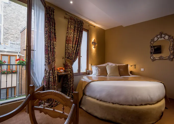 Le Temple De Jeanne Hotel Parijs