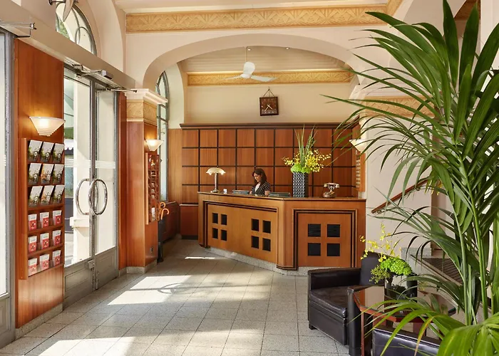 Hotel Raspail Montparnasse パリ