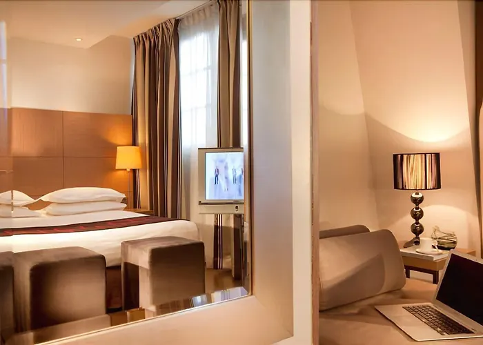 Villathena Paris