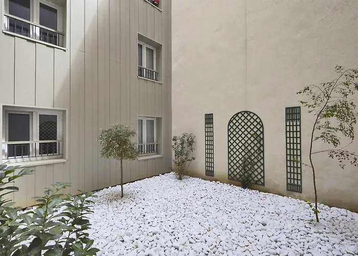 Kyriad Paris 18 - Porte De Clignancourt - Montmartre
