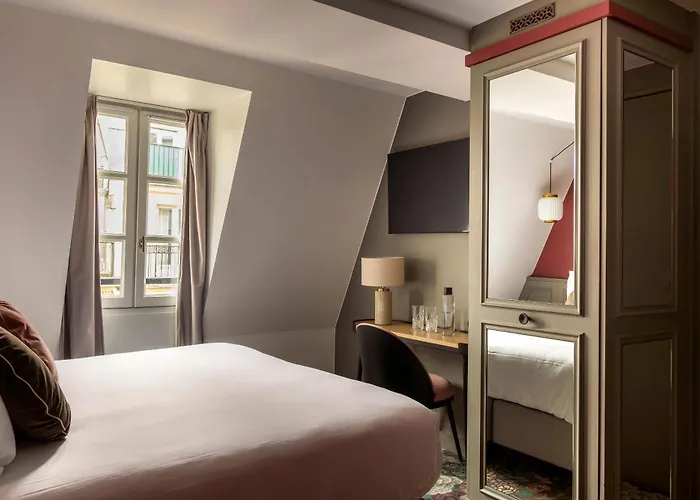 Paris hotels near Champs-Elysees