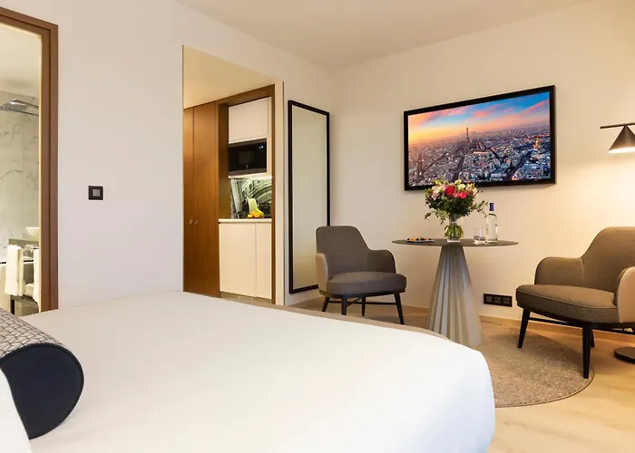 La Clef Tour Eiffel Paris By The Crest Collection Hotel