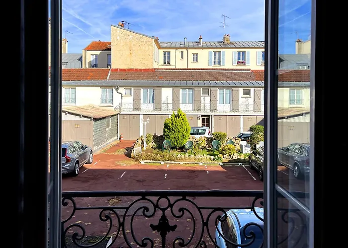 Versailles hotels near place d'Armes