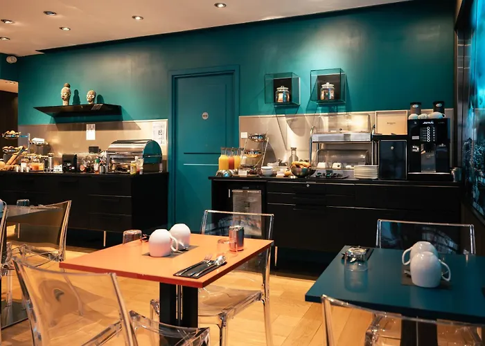 Hôtel Bassano Paris - um hotel de 4 estrelas