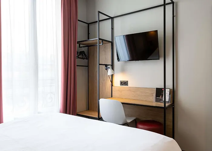 Boulogne-Billancourt hotels near Eiffel Tower