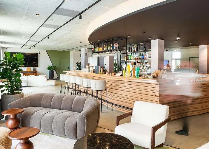 Magny-les-Hameaux Hotels