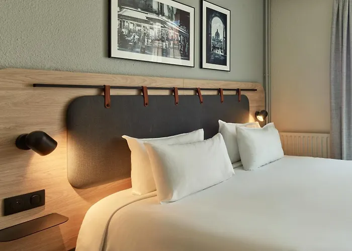 Boulogne-Billancourt hotels near Aquaboulevard