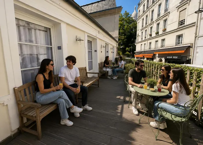 Le Village Montmartre Paris