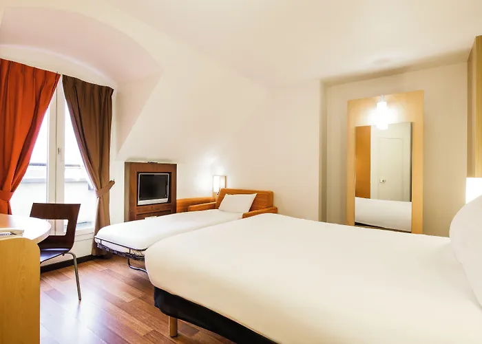 Versailles Beach hotels