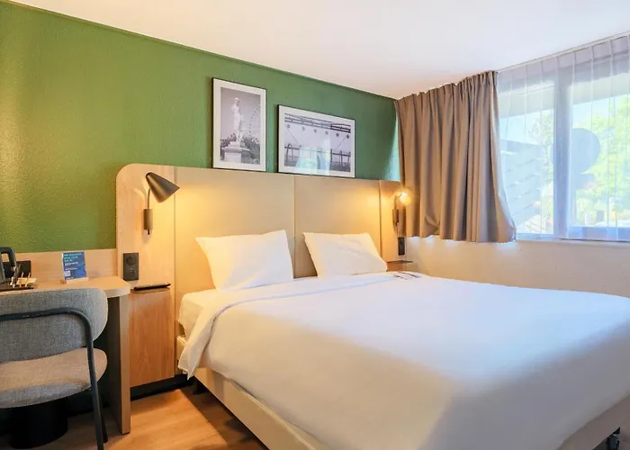 Saint-Germain-en-Laye hotels near Le Chateau de Marly