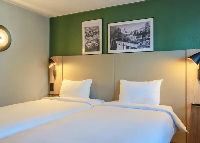 Saint-Germain-en-Laye hotels near La Fete des Loges