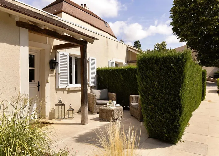 Montfort-l'Amaury Hotels